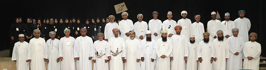 صورة جماعية مع راعي الملتقى