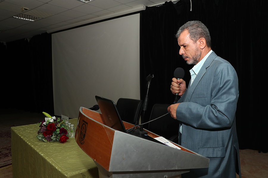 جانب من اوراق العمل المعروضة في الندوة