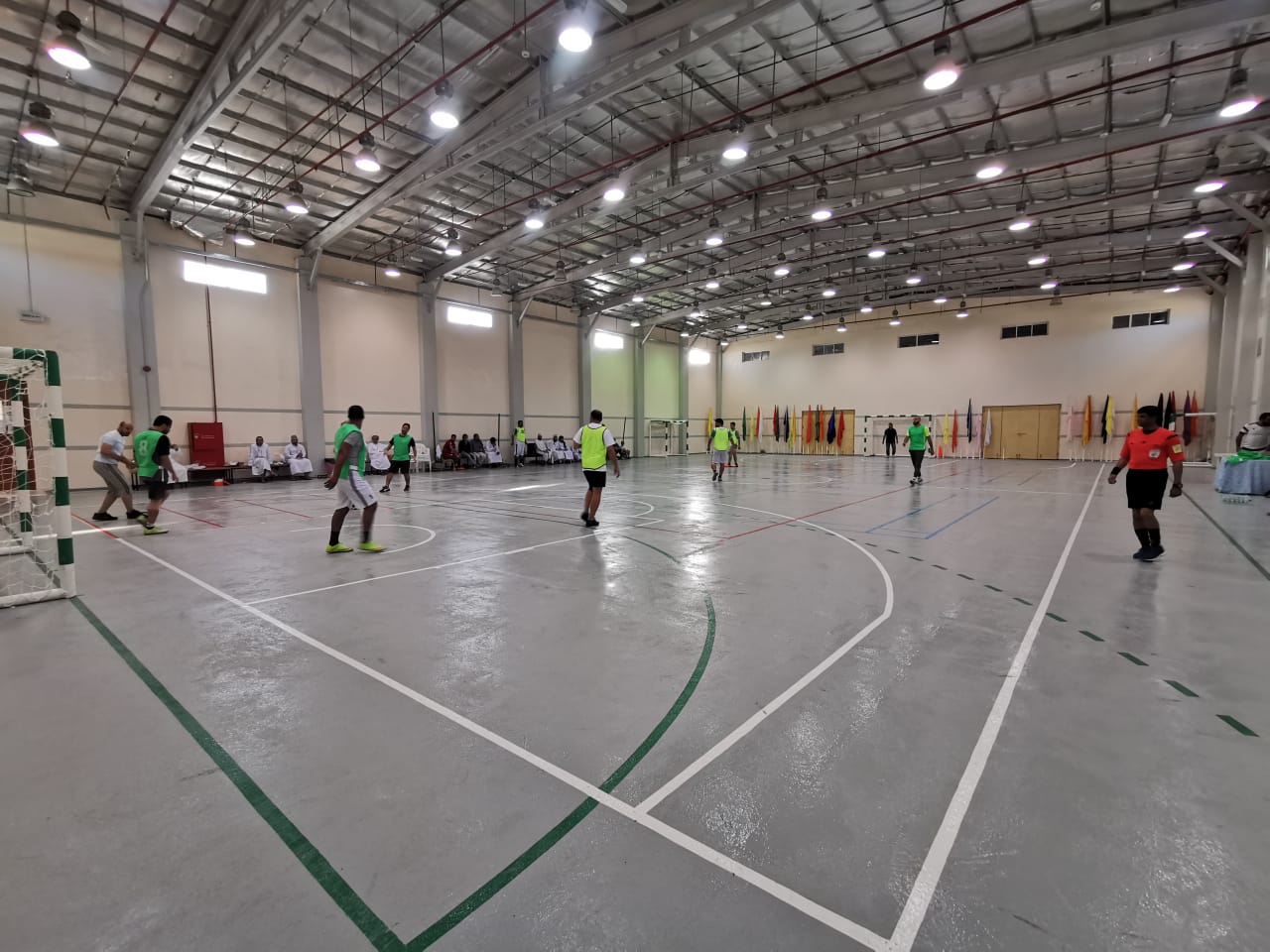 جانب من مباريات خماسي كرة القدم للموظفين