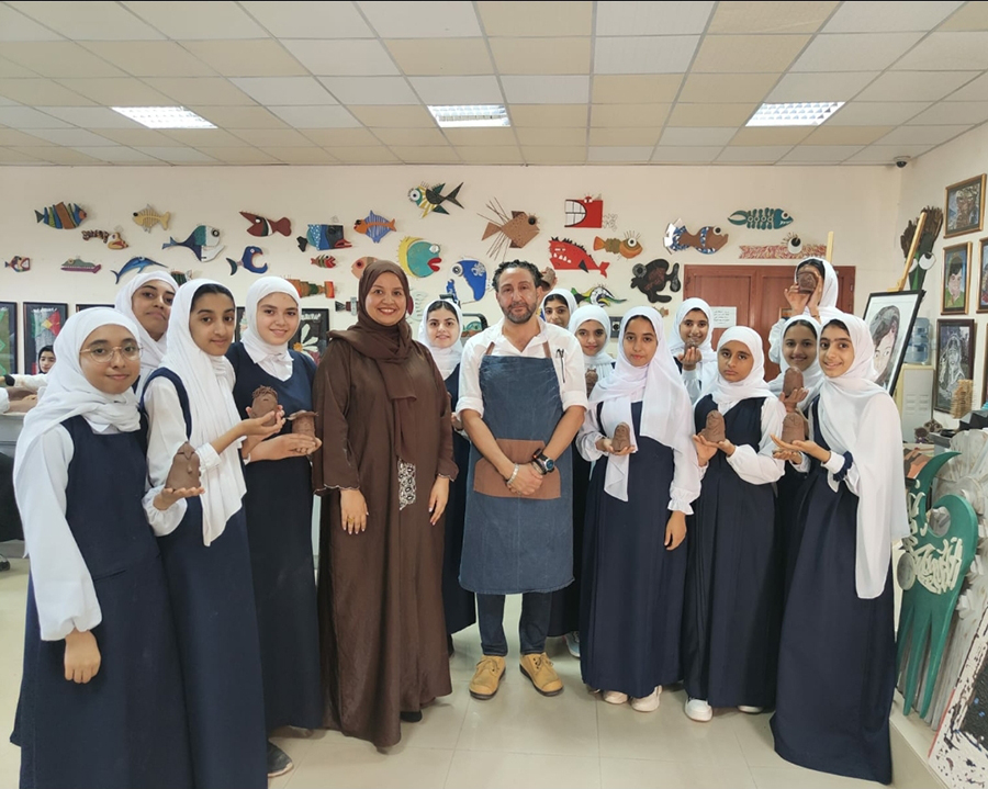 الطالبات المشاركات في الورشة