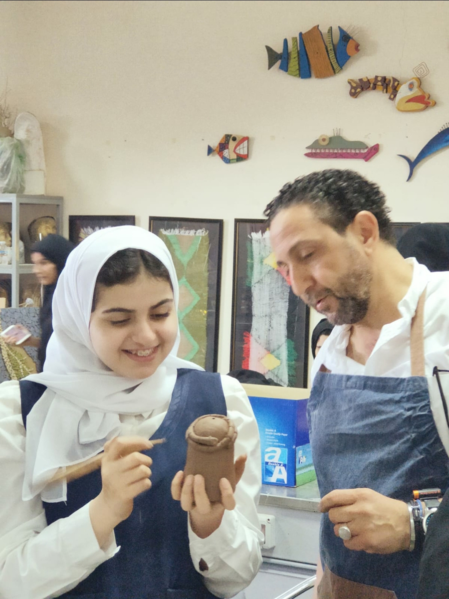 الطالبات المشاركات في الورشة