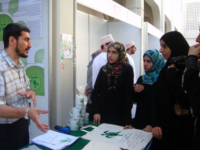طالبات التقنية الحيوية في جامعة السلطان قابوس