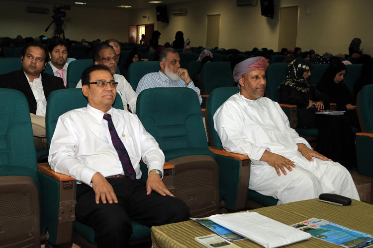 عميد الكلية يرعى حفل افتتاح اليوم المفتوح للكلية