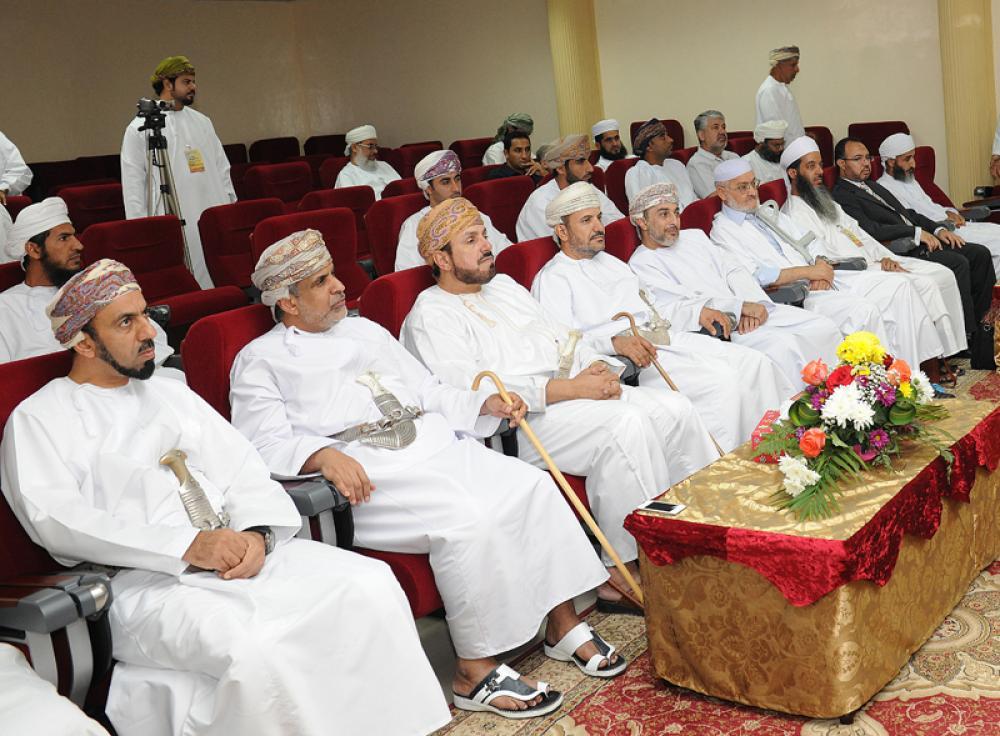 مركز الخليل بن أحمد الفراهيدي للدّراسات العربيّة والمنتدى الأدبي يختتمان ندوة \