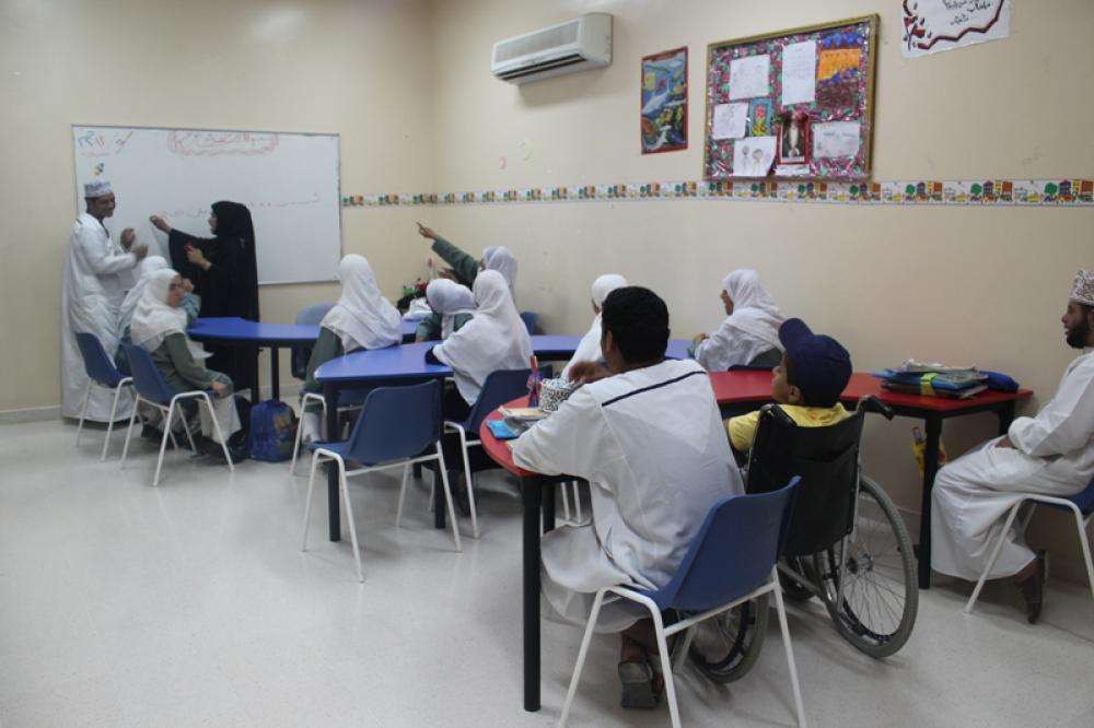 في بادرة هي الأولى من نوعها في السّلطنة.. الجامعة تبدأ بتنفيذ برنامج العمل التّطوّعي مقرّرًا اختياريًّا على طلابها