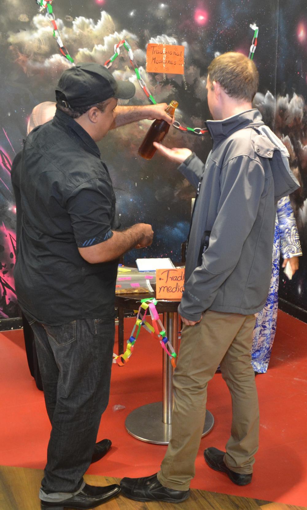 جانب من ركن العلاج بالأعشاب الطبيعية