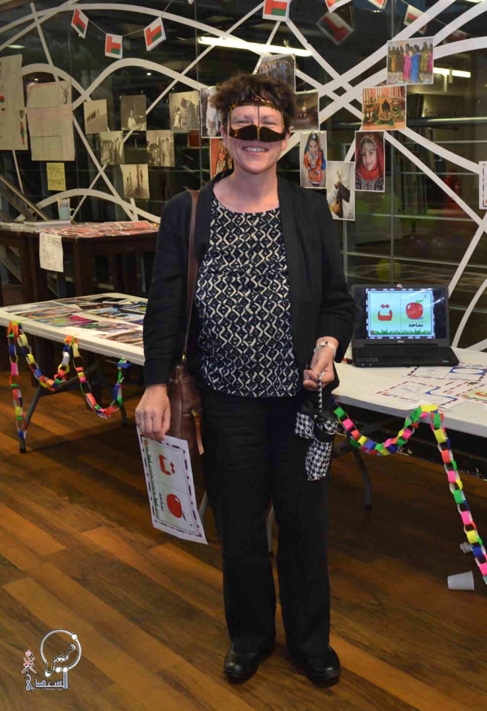 جانب من ركن اخذ الصور التذكارية بالزي العماني