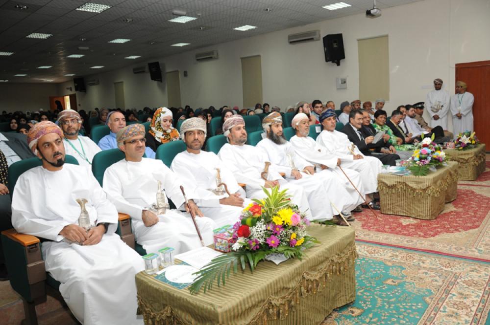 برعاية وكيل التَّعليم العالي..الجامعةُ تبحثُ \"تعزيز قيم المواطنة\" في مؤتمرِها الطُّلابي الثَّالث والملتقى الدَّولي الأوَّل للفنون التَّشكيليَّة