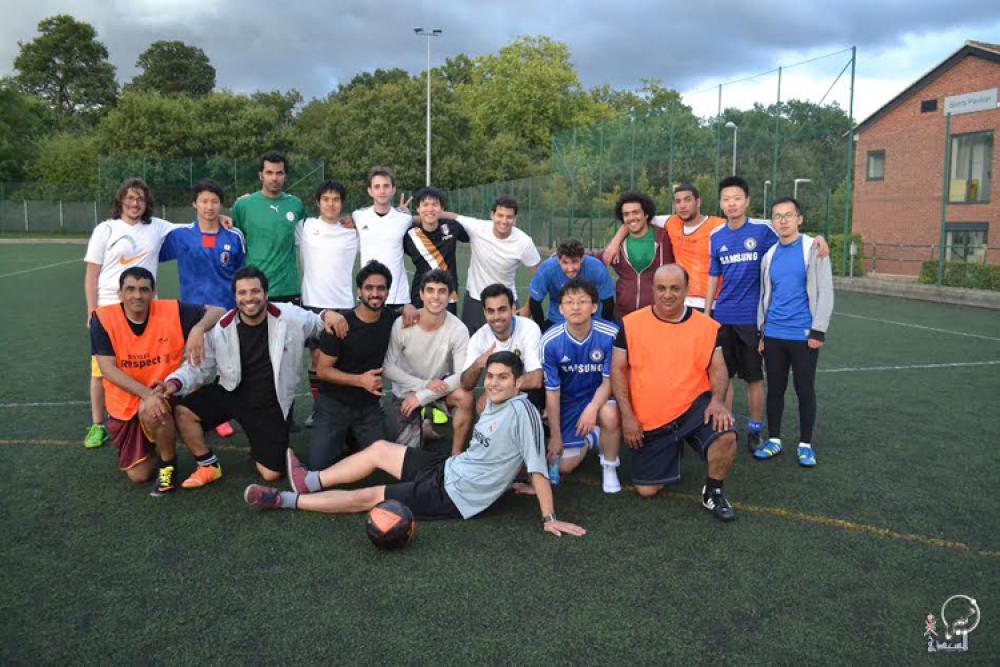 صورة جماعية لفريقي كرة القدم