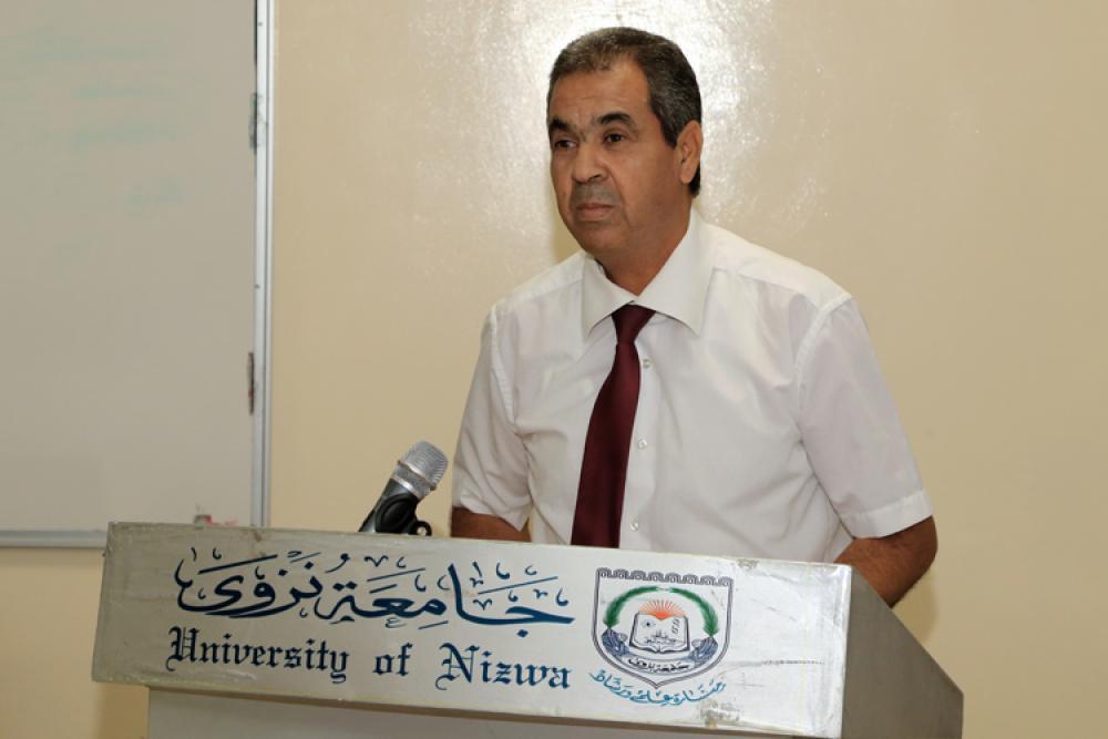 رئيس قسم اللغة العربية يلقي كلمته