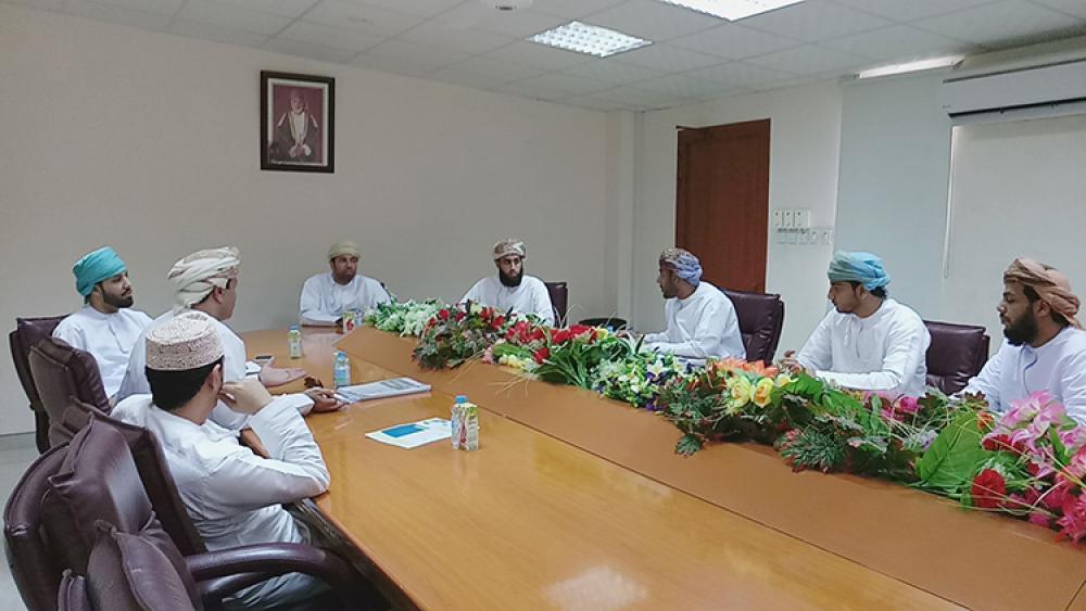 جانب من زيارة وفد شؤون البلاط السلطاني للجامعة